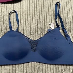 Victoria’s Secret bra 32B